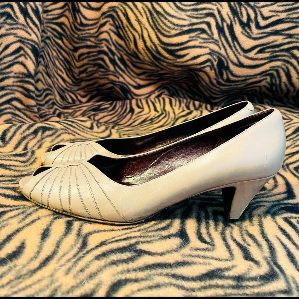 VNTG 80’s Tan Pumps Sesto Meucci Of Florence